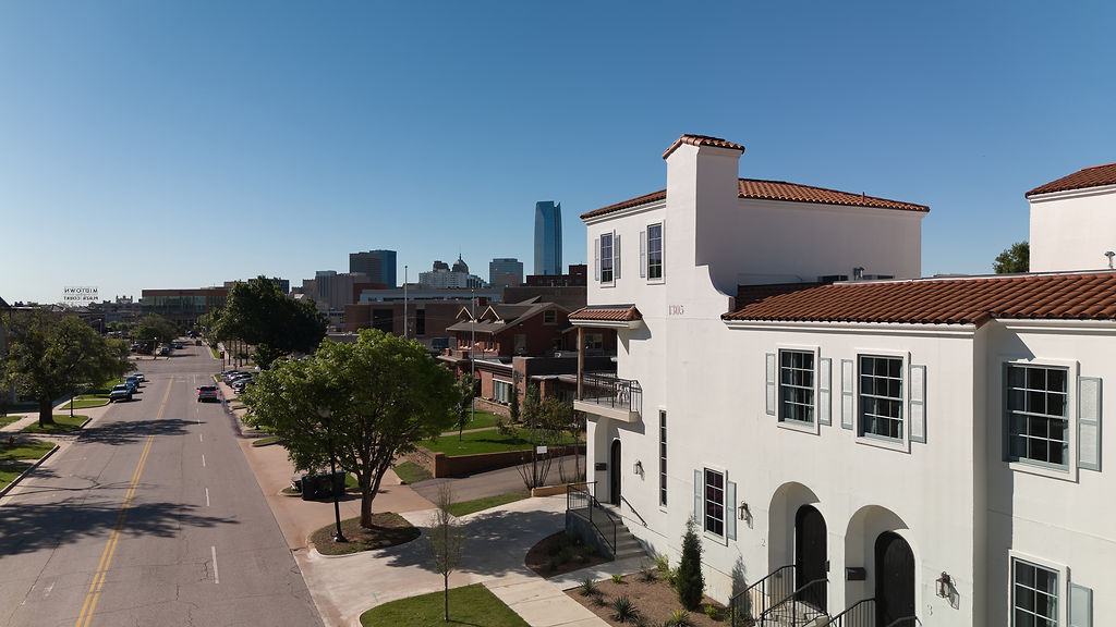 a city street filled with lots of buildings