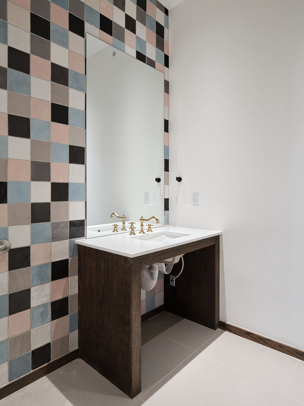 a white sink sitting under a mirror in a bathroom